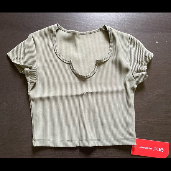 Muses Only crop tee - Picture 1 of 2